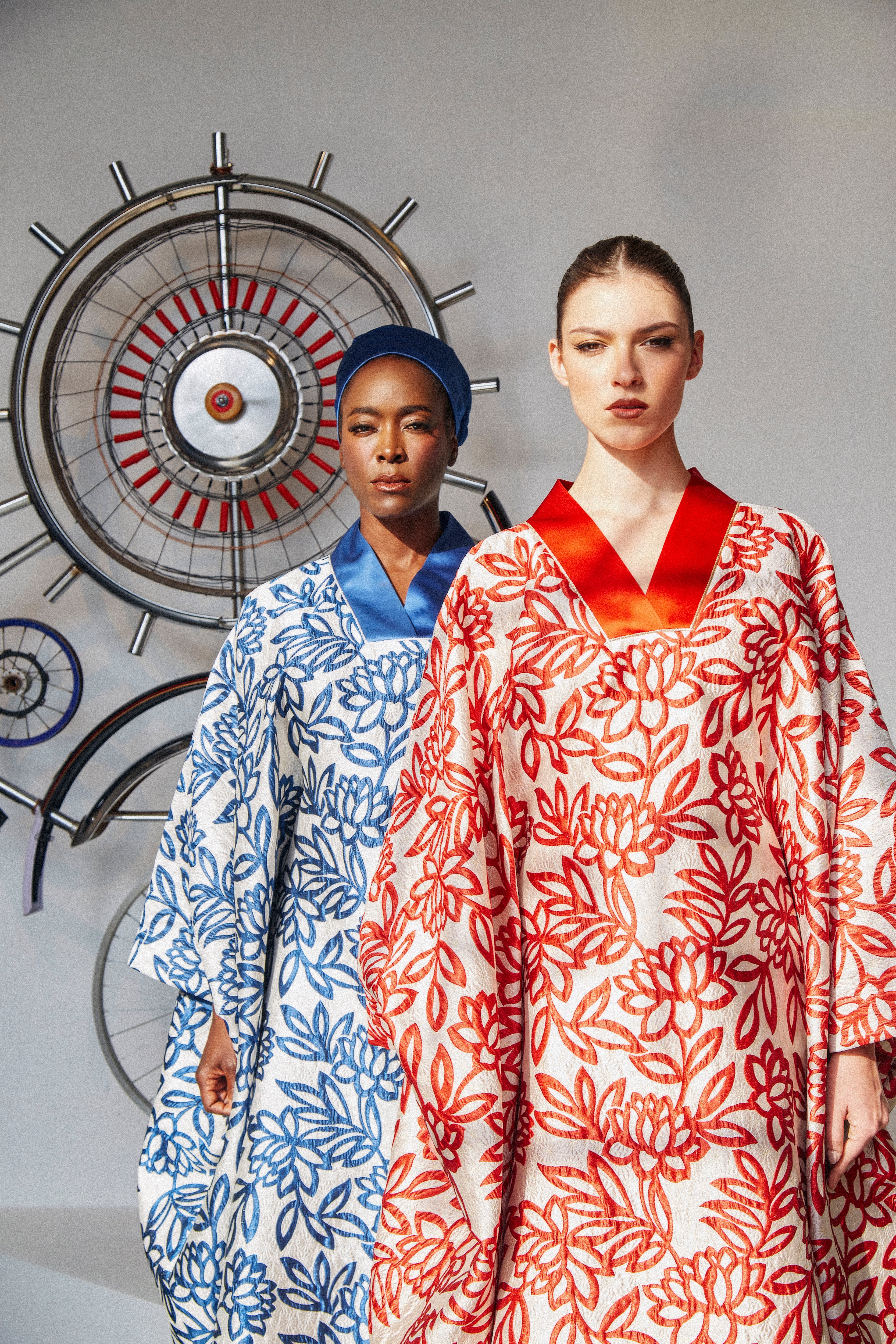 Metallic Floral Jacquard V-Neck Kaftan Abaya