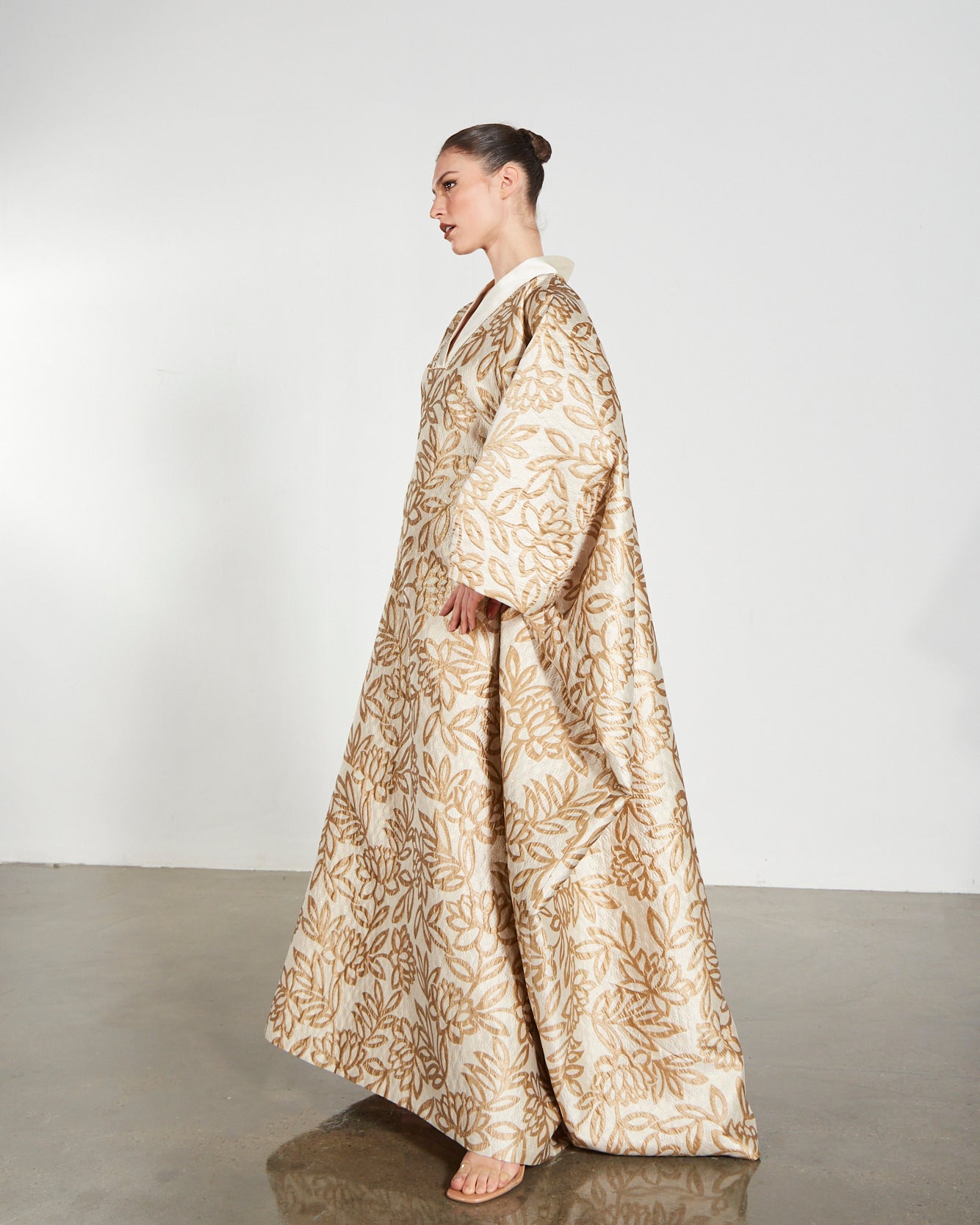 Metallic Floral Jacquard V-Neck Kaftan Abaya