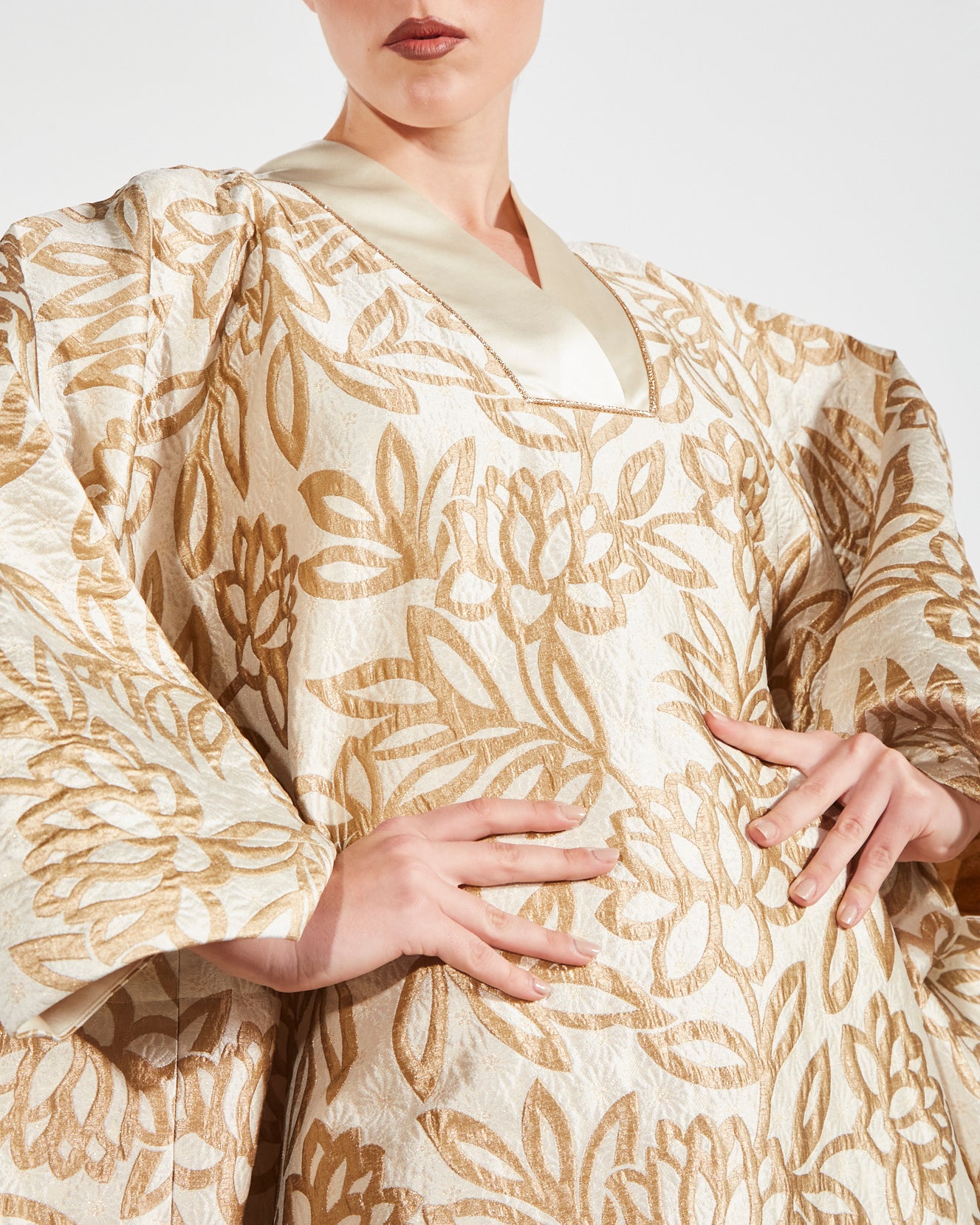 Metallic Floral Jacquard V-Neck Kaftan Abaya