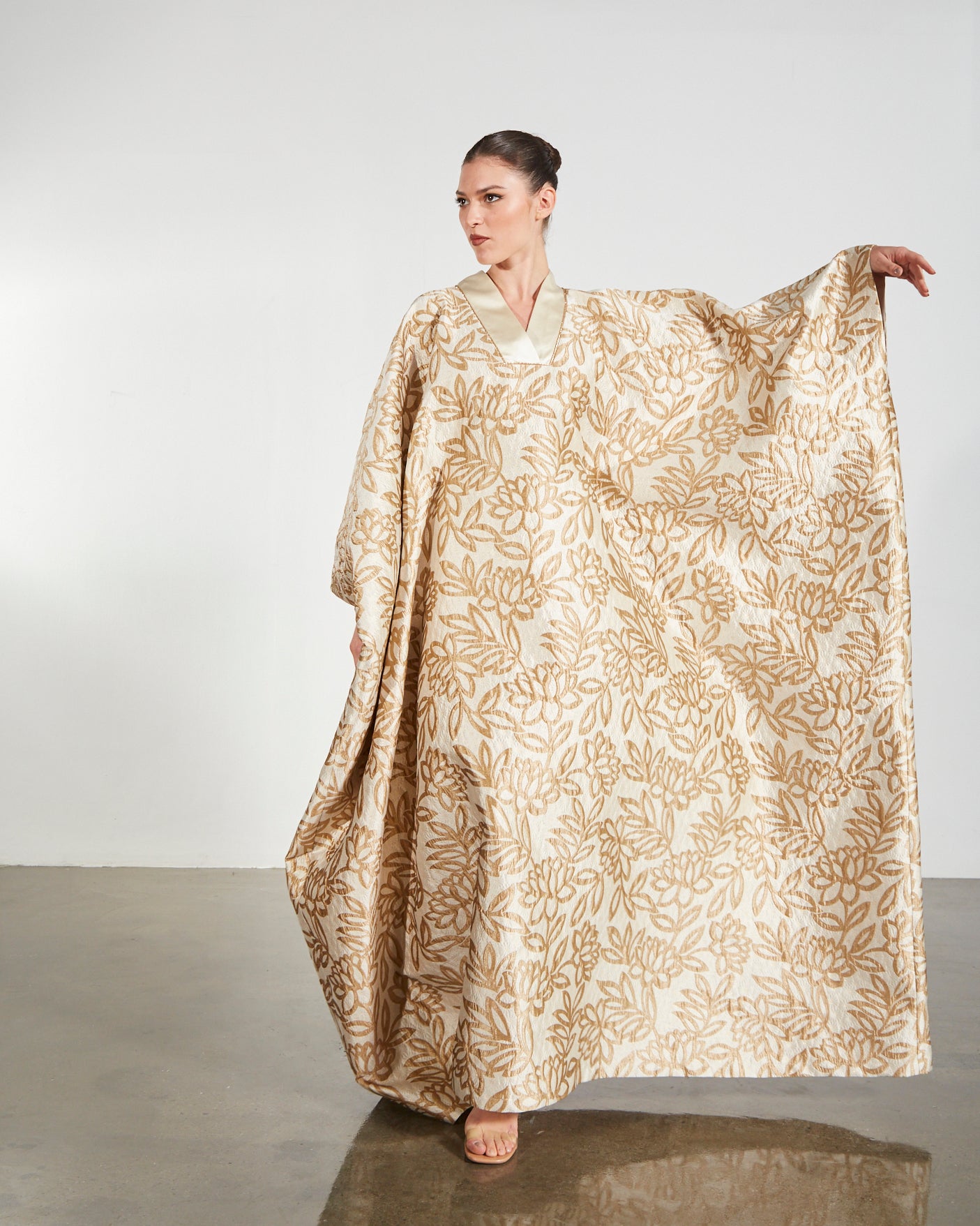 Metallic Floral Jacquard V-Neck Kaftan Abaya