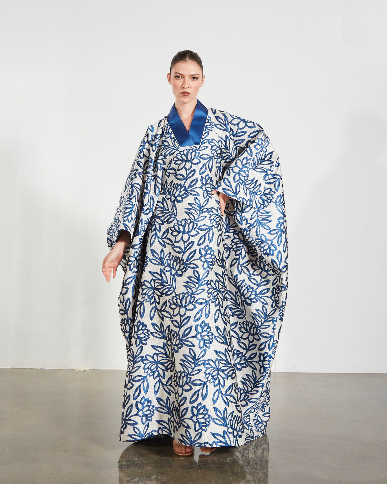 Metallic Floral Jacquard V-Neck Kaftan Abaya