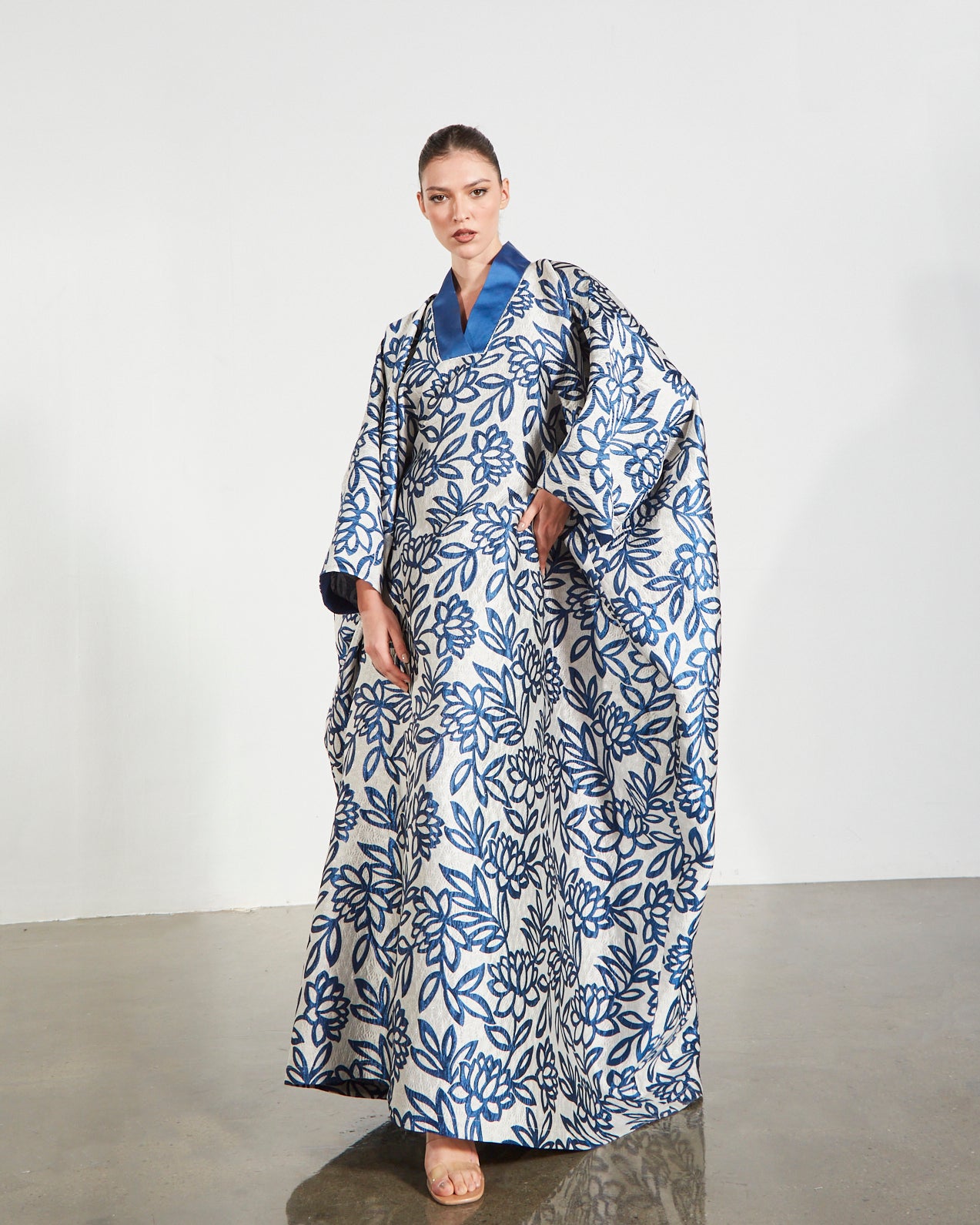 Metallic Floral Jacquard V-Neck Kaftan Abaya