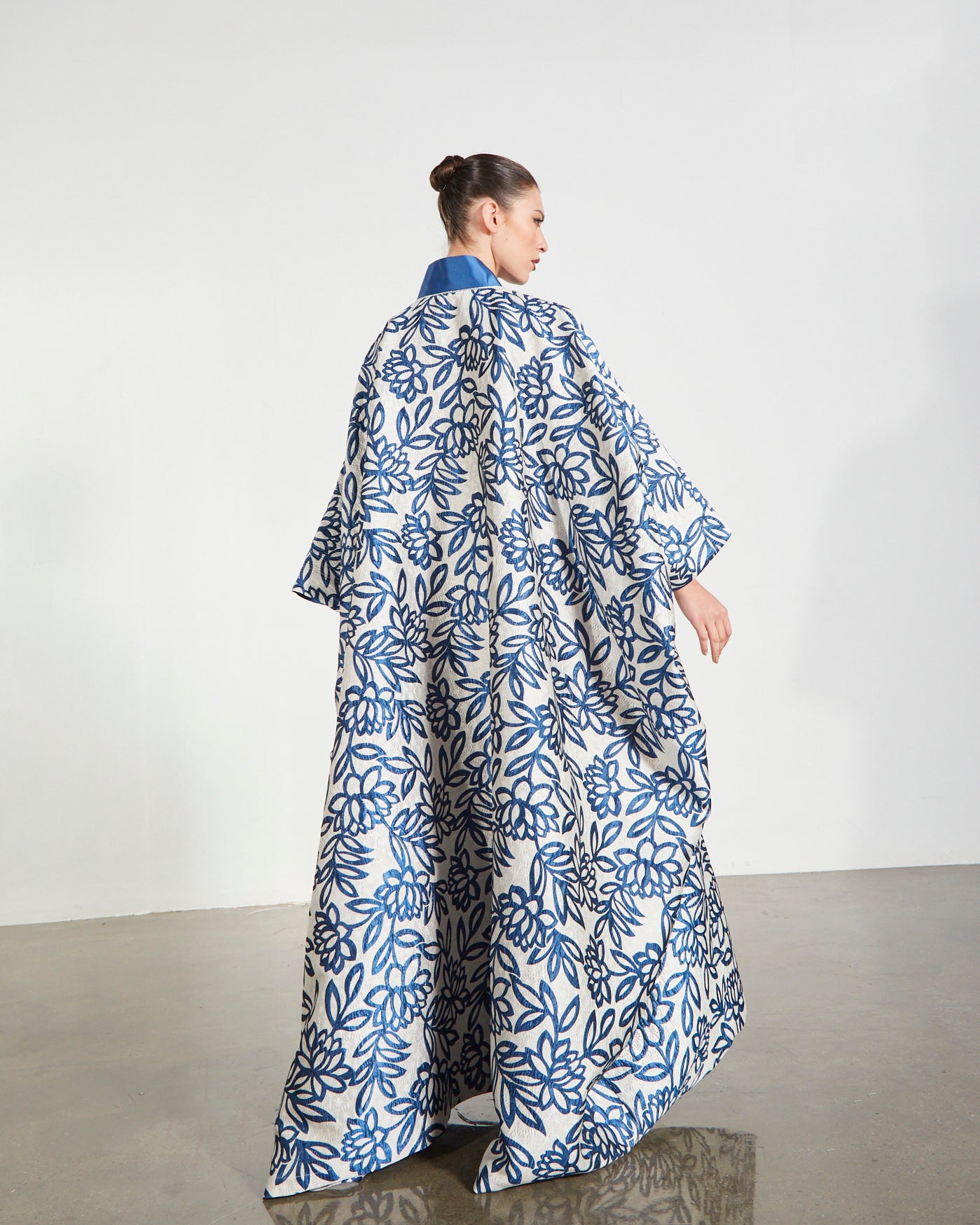 Metallic Floral Jacquard V-Neck Kaftan Abaya