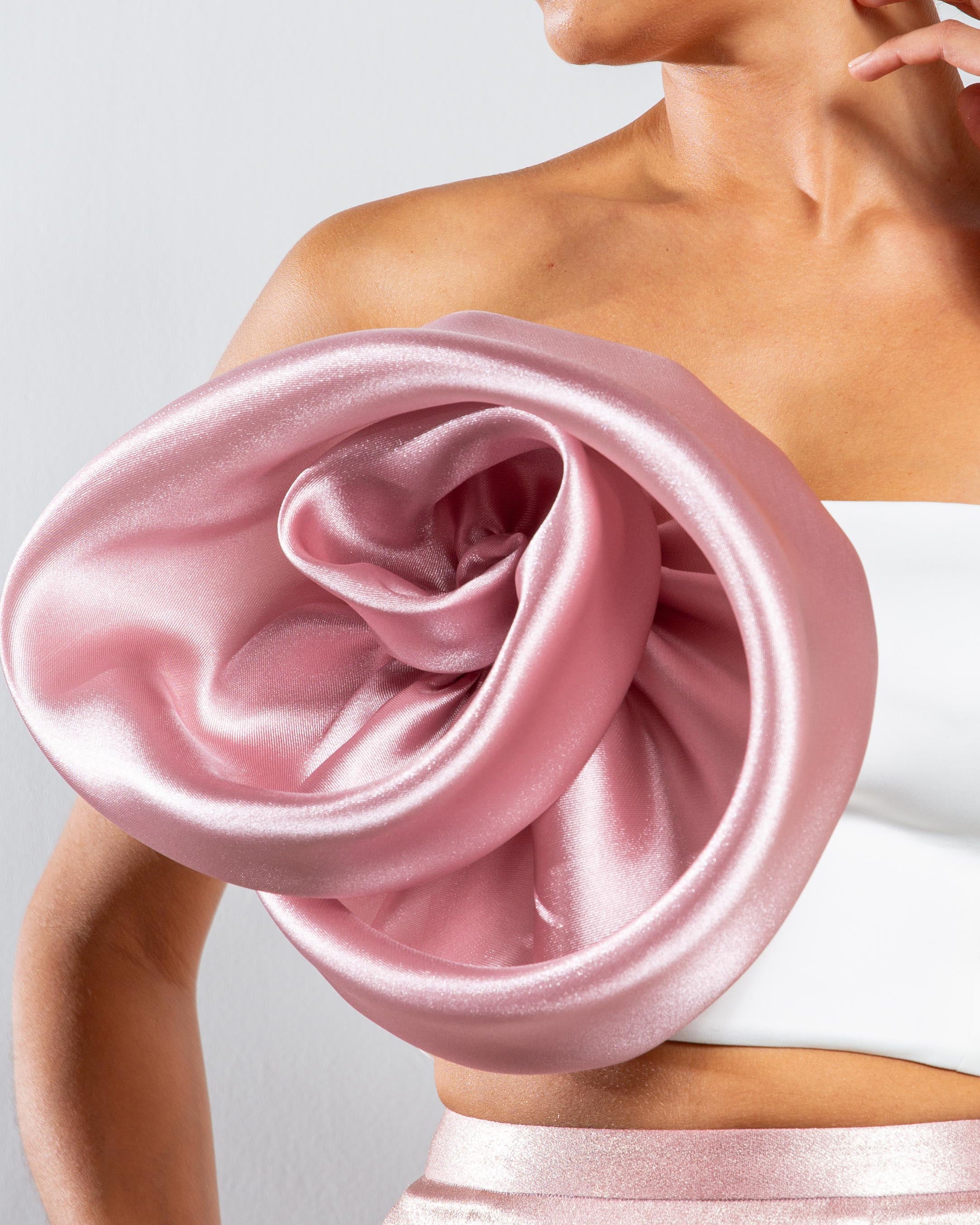 Une Rose Bi-Colour Crop Top - White